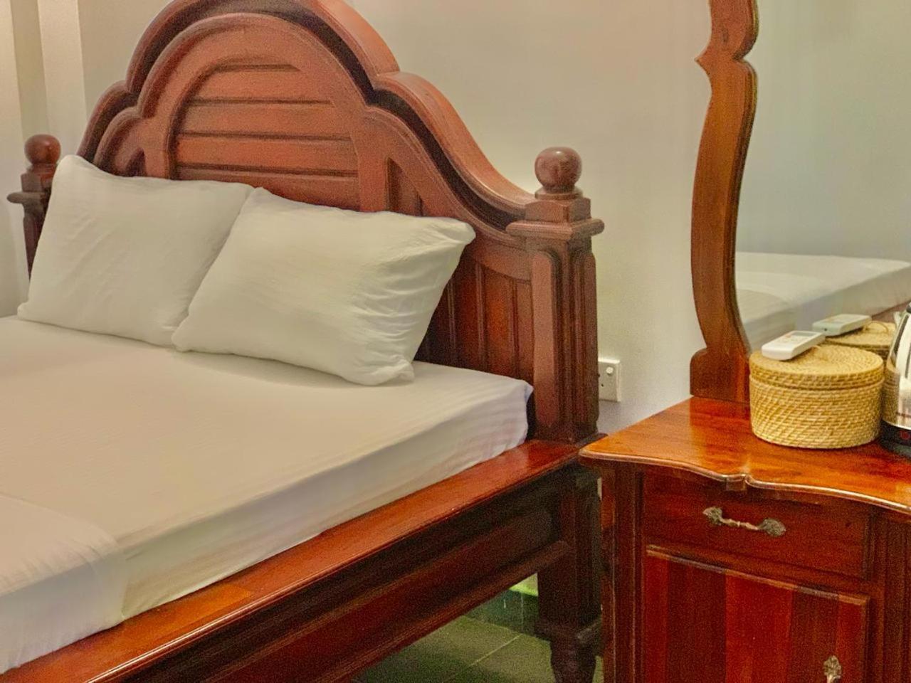 Walawa Blue Sapphire Hotel Udawalawe Bagian luar foto