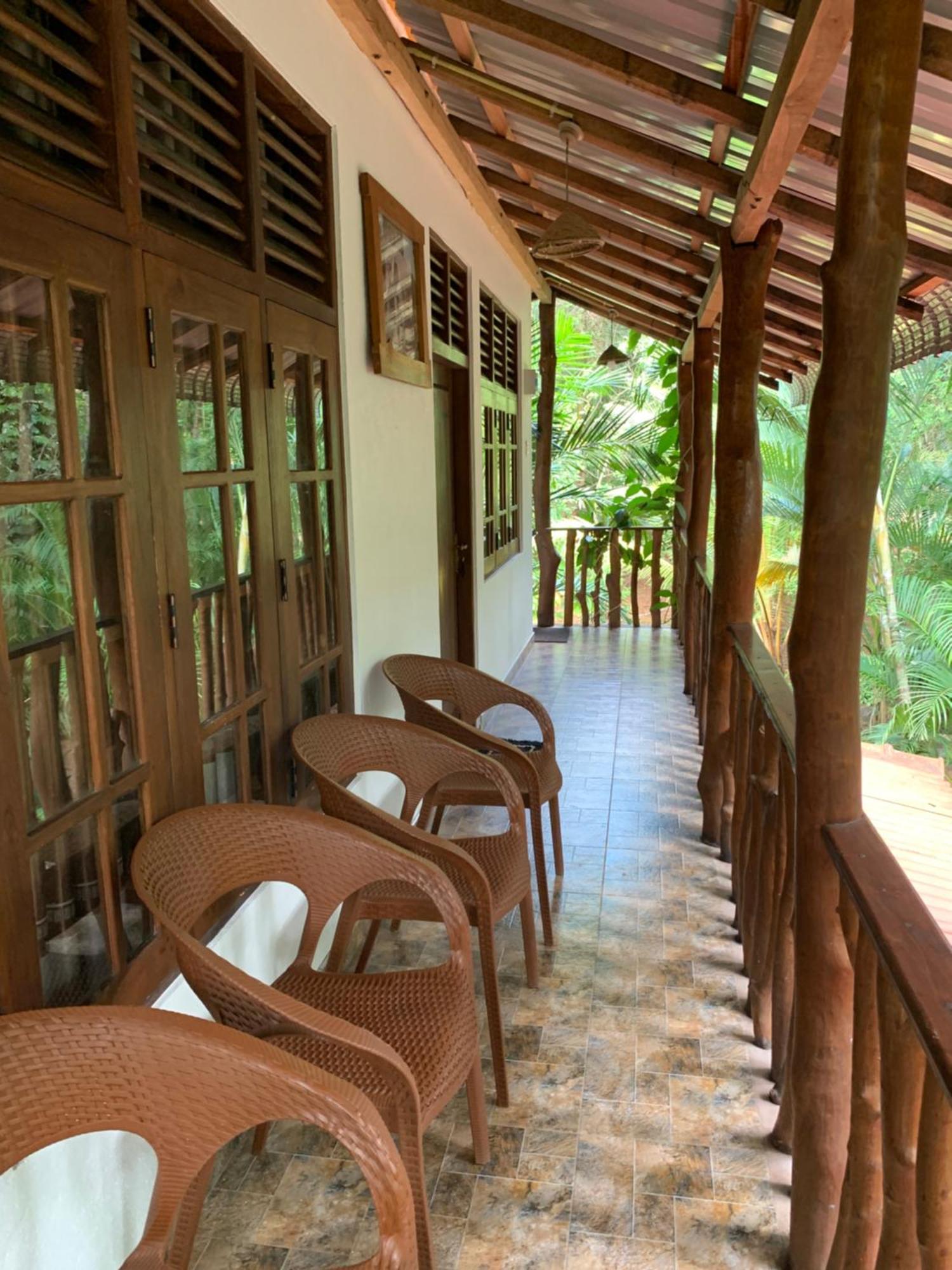 Walawa Blue Sapphire Hotel Udawalawe Bagian luar foto