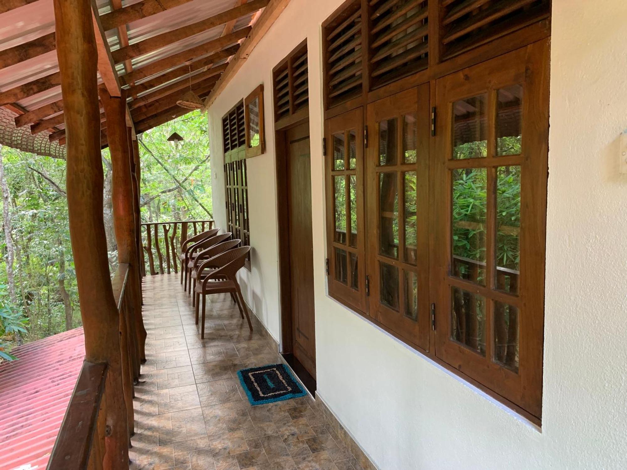 Walawa Blue Sapphire Hotel Udawalawe Bagian luar foto
