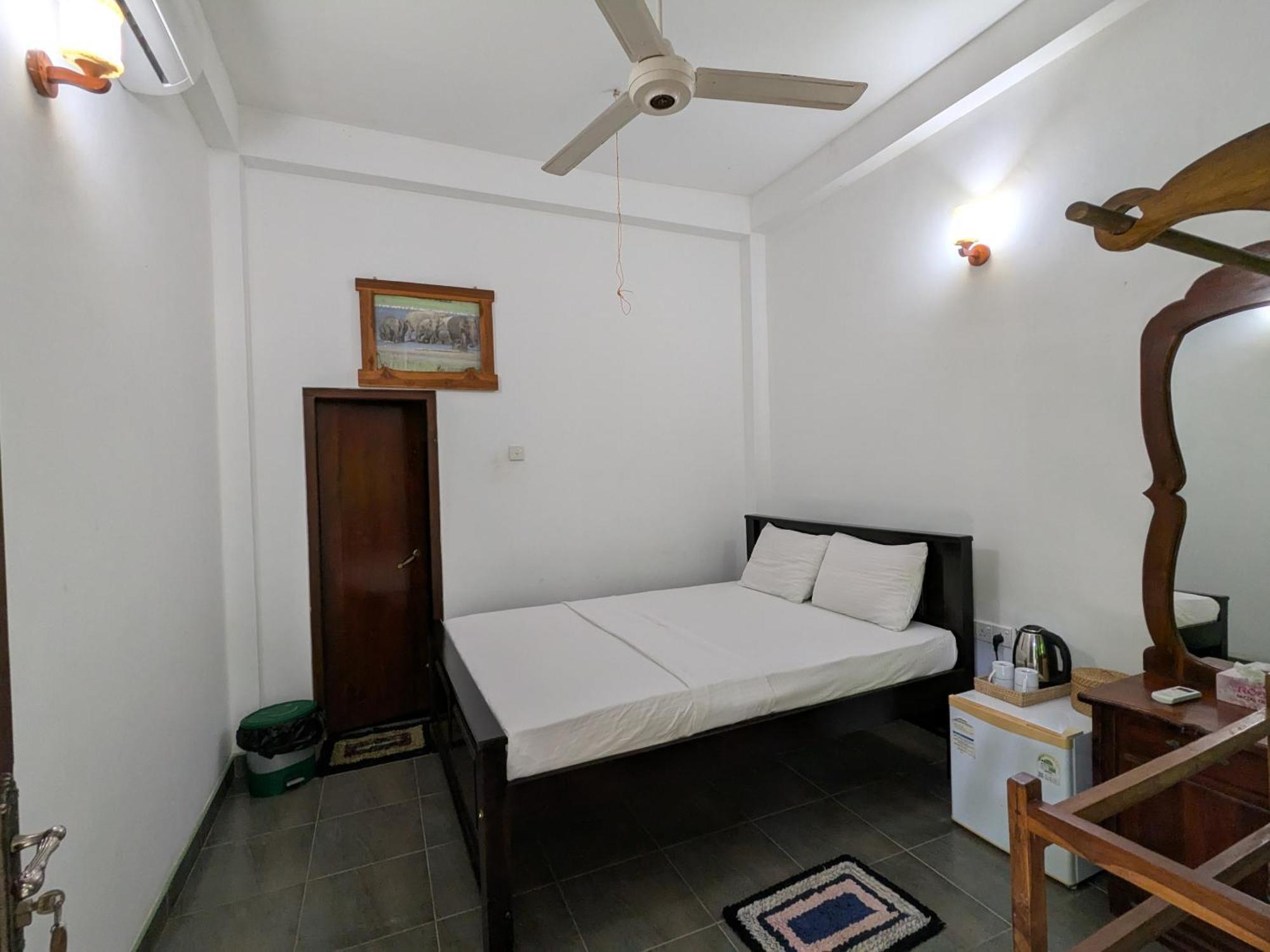 Walawa Blue Sapphire Hotel Udawalawe Bagian luar foto