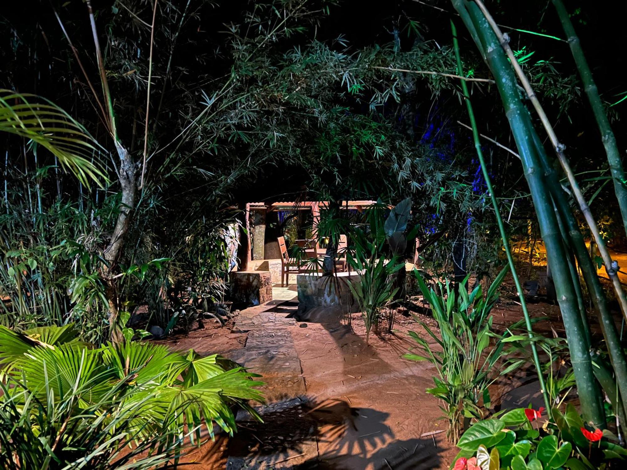 Walawa Blue Sapphire Hotel Udawalawe Bagian luar foto