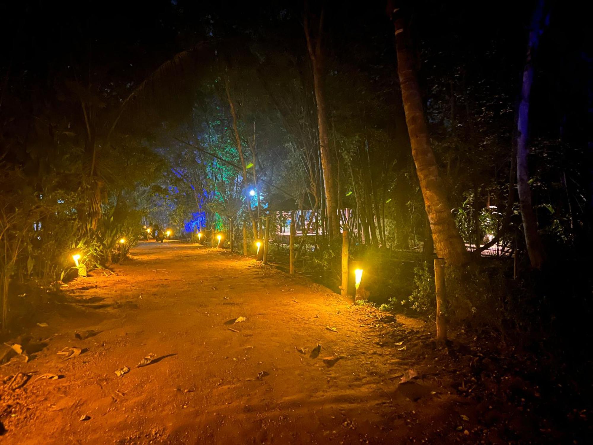Walawa Blue Sapphire Hotel Udawalawe Bagian luar foto