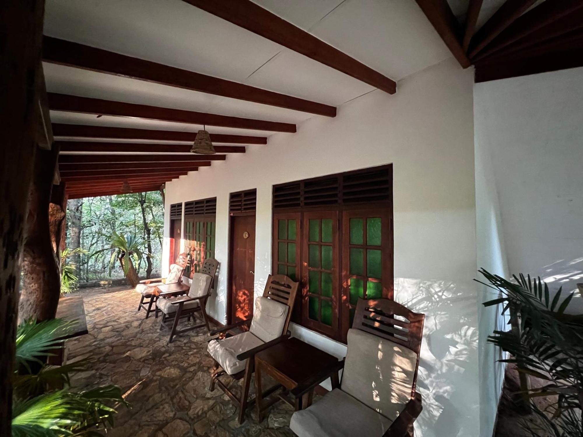 Walawa Blue Sapphire Hotel Udawalawe Bagian luar foto